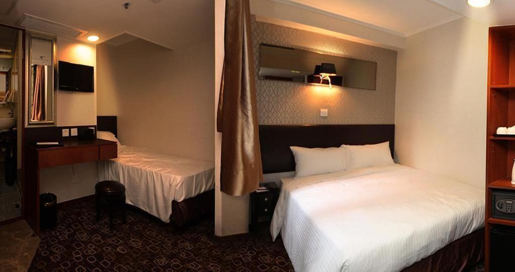 Lander Hotel Prince Edward Hong Kong Room photo